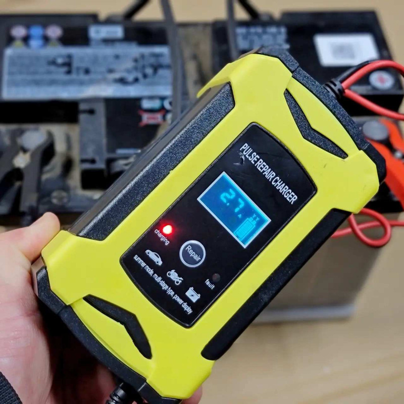 Зарядний пристрій автомобільного акумулятора 12В/4А (DKCC5)