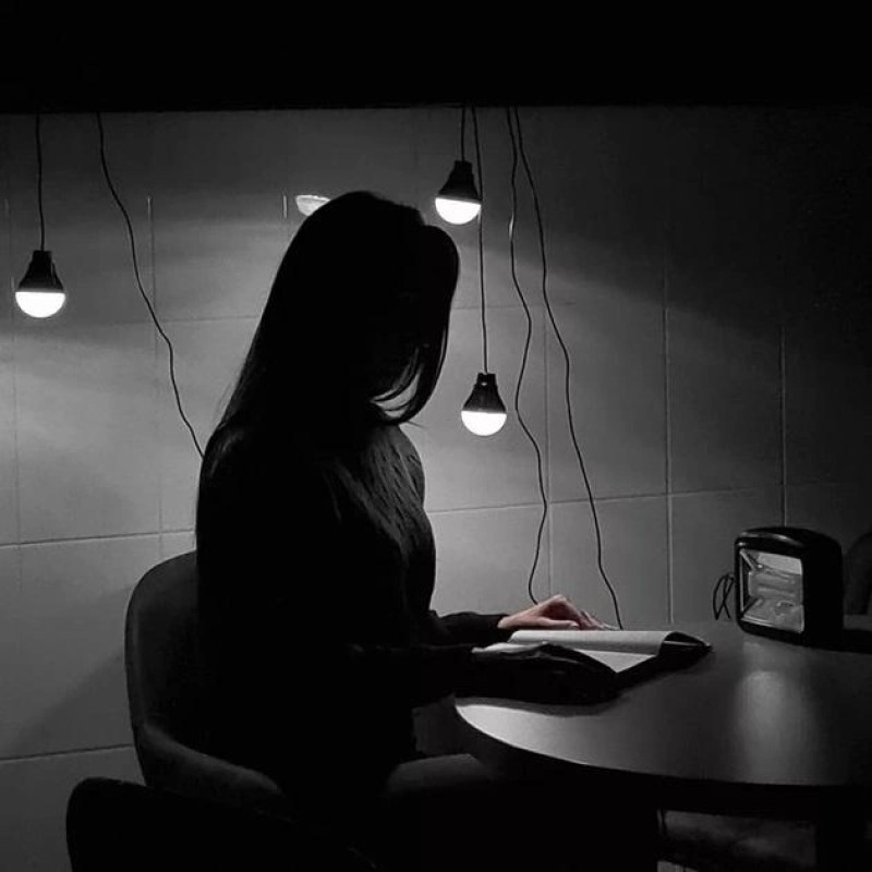 Ручний LED ліхтар із портативною сонячною панеллю та 3 лампи Комплект зарядна станція GD-105 Black