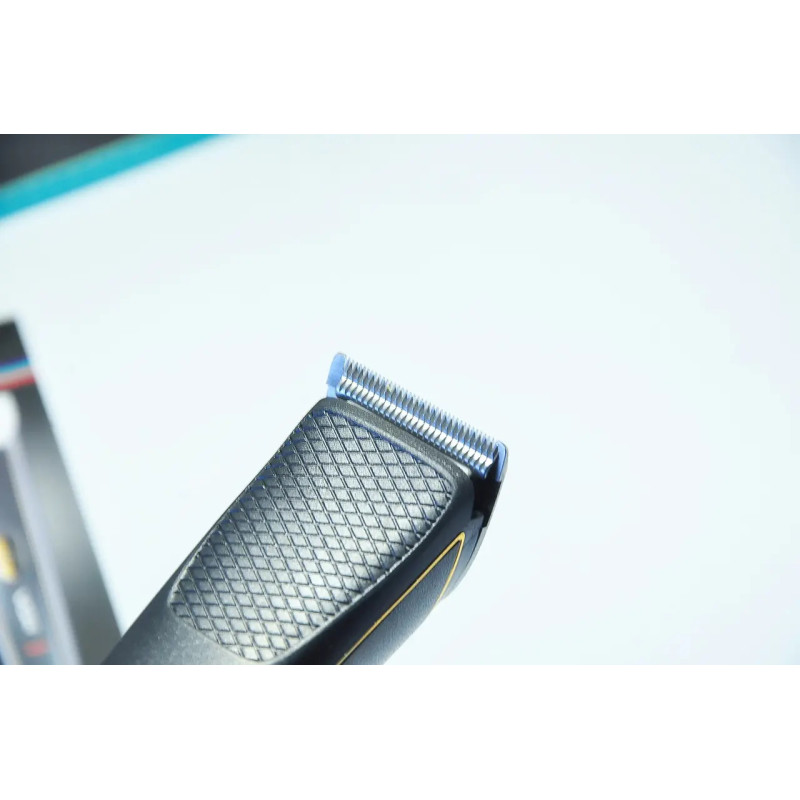 Бездротова машинка триммер для стрижки волосся та бороди акумуляторний з насадками VGR V-021 Black Бездротова машинка триммер для стрижки волосся та бороди акумуляторний з насадками VGR V-021 Black