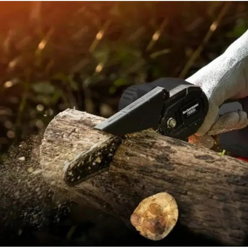 Акумуляторна ланцюгова пилка в валізі 6 дюймів із захистом від перевантаження 48V Black