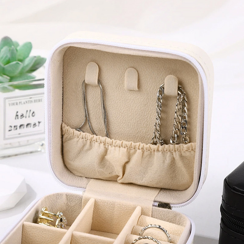 Портативна скринька 10*10*5 см для прикрас і ювелірних виробів зі штучної шкіри Casegrace SP-01212 White