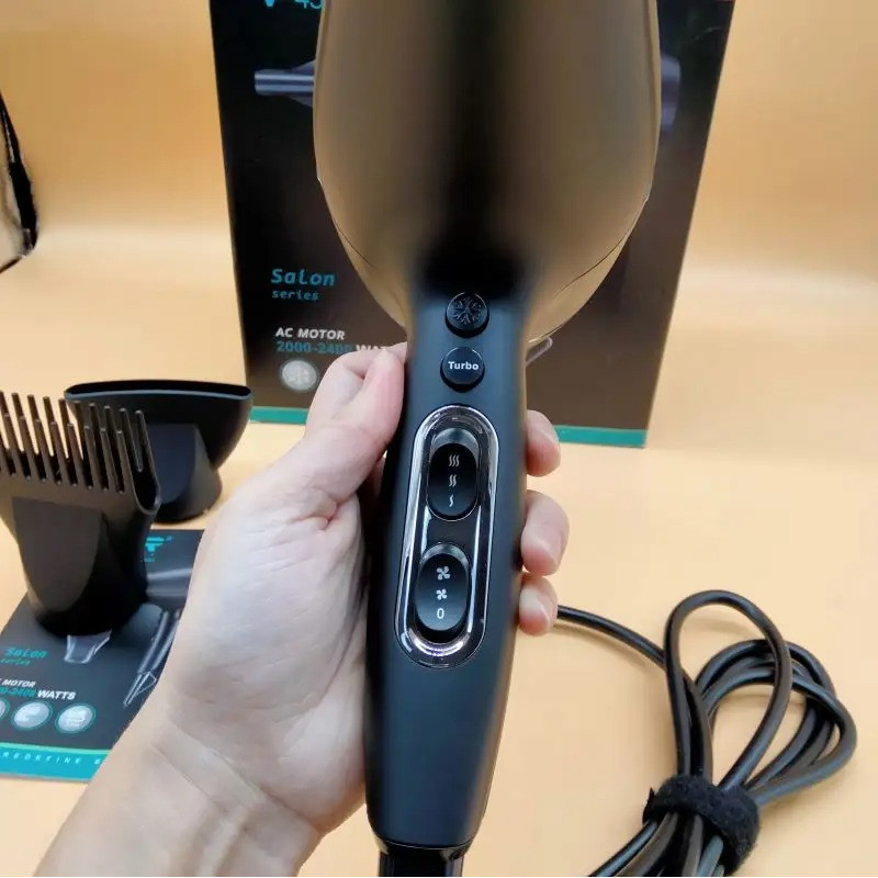 Професійний фен для волосся з набором насадок, Turbo режимом та іонізацією VGR V-450 2400Вт Black