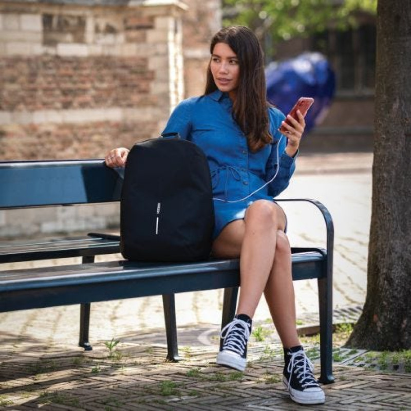 Міський рюкзак антизлодій XD Design Bobby Soft для ноутбука 15.6" Чорний (P705.791) Міський рюкзак антизлодій XD Design Bobby Soft для ноутбука 15.6" Чорний (P705.791)