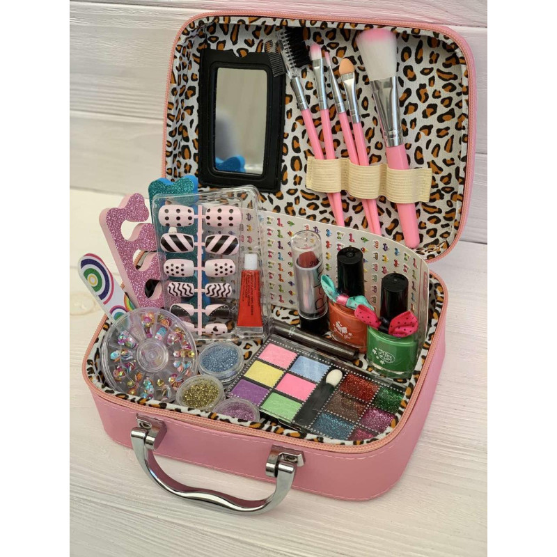 Дитячий набір косметики та набор для манікюру в валізі 768-7 Рожевий Дитячий набір косметики та набор для манікюру в валізі 768-7 Рожевий